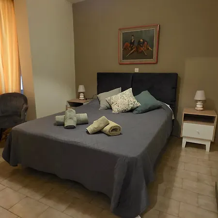 Leonidas Private In *