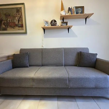 Leonidas Private In Appartement *