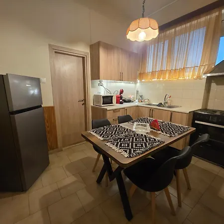 Leonidas Private In Apartament *