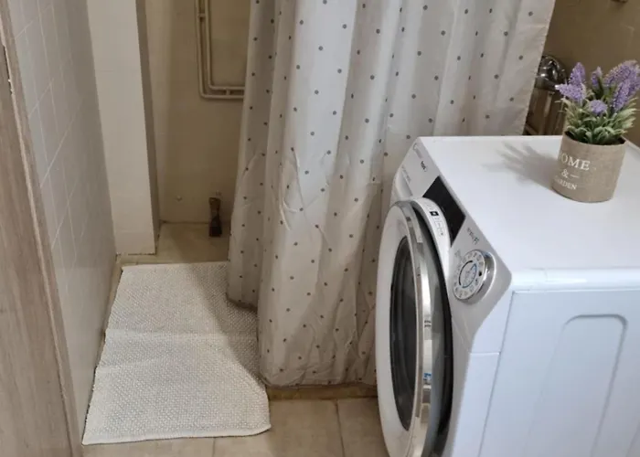 Leonidas Private In Appartement *